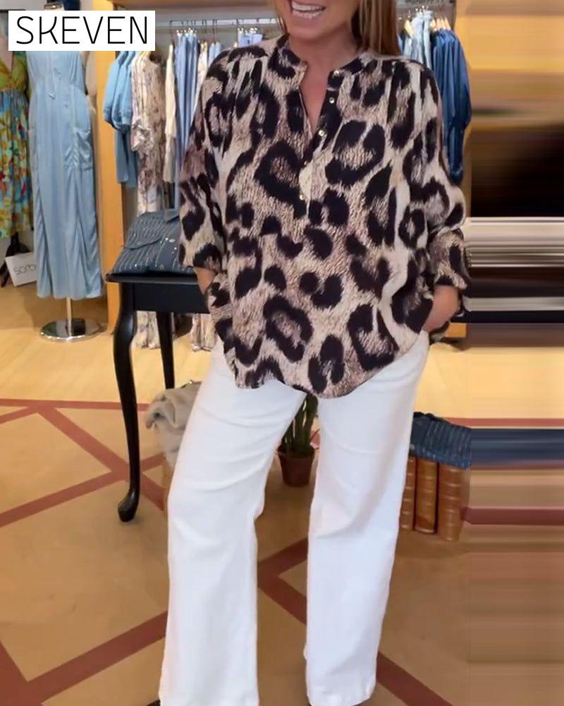 Lockere Bluse mit Leopardenmuster und halber Knopfleiste