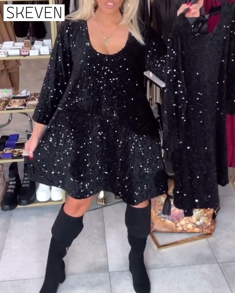 Samtkleid mit Pailletten und weitem Ausschnitt