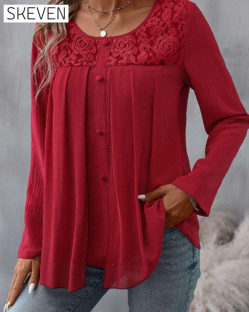 Elegantes Spitzentop mit Knopfleiste und Rundhalsausschnitt