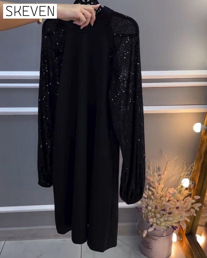 Einfarbiges Kleid mit Patchwork-Ärmeln