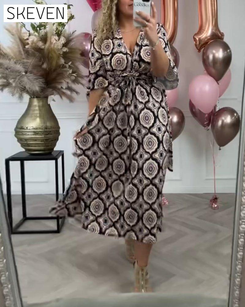 Lässiges Damenkleid mit Ethno-Print