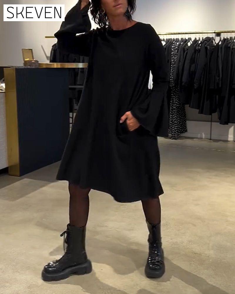 Robe unie à manches évasées et froncée