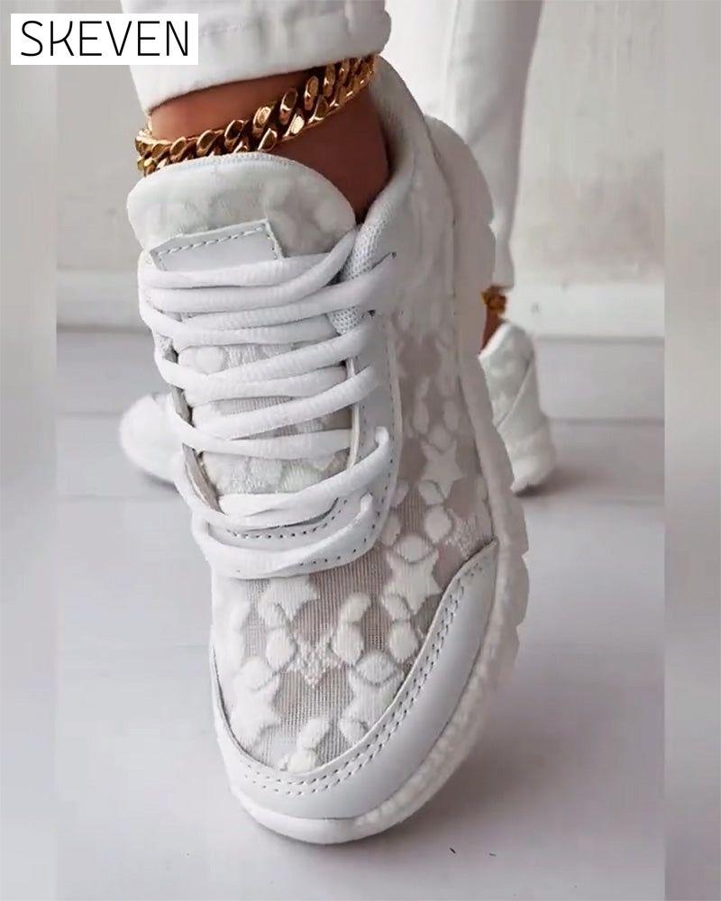 Einfache, einfarbige, atmungsaktive Schnürsneaker