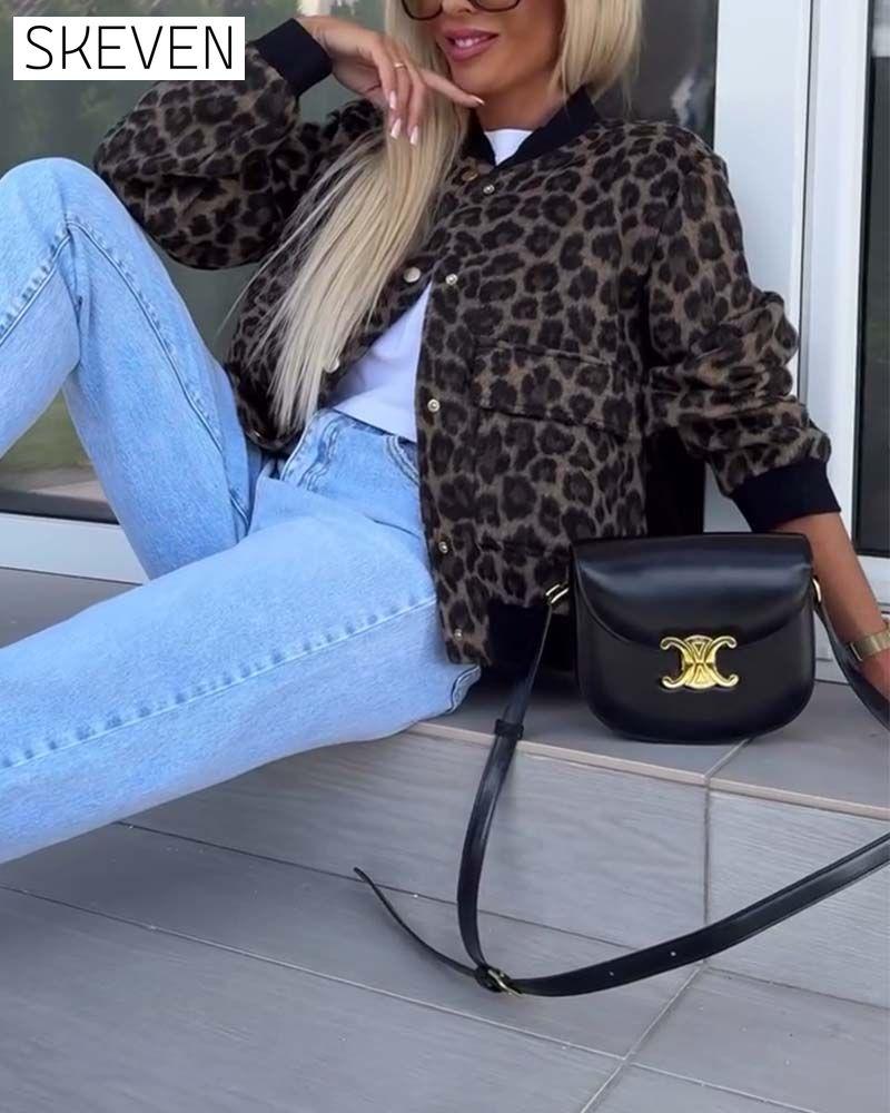 Modische Jacke mit Leopardenmuster und Druckknopftaschen