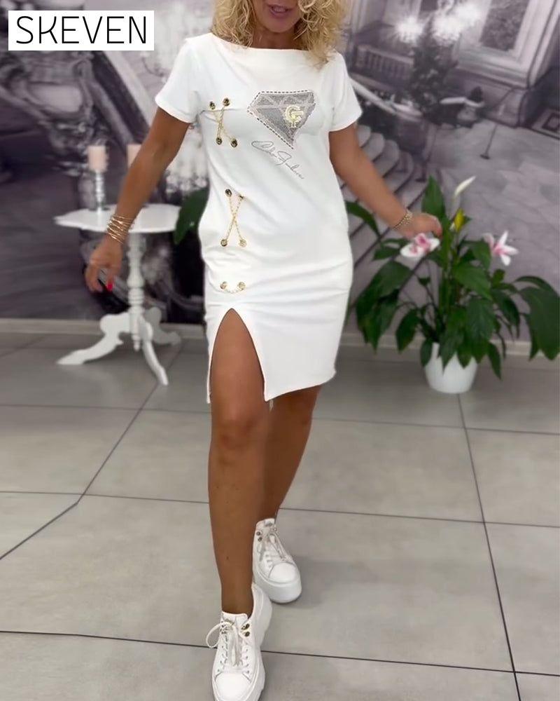 Bedrucktes, tailliertes Kleid mit Schlitz