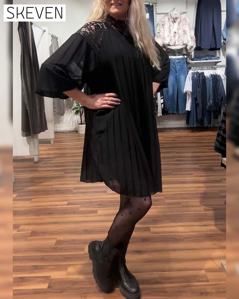 Stilvolles, einfarbiges Patchwork-Kleid mit Falten