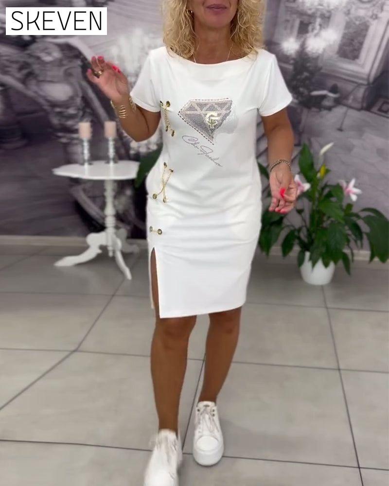 Bedrucktes, tailliertes Kleid mit Schlitz