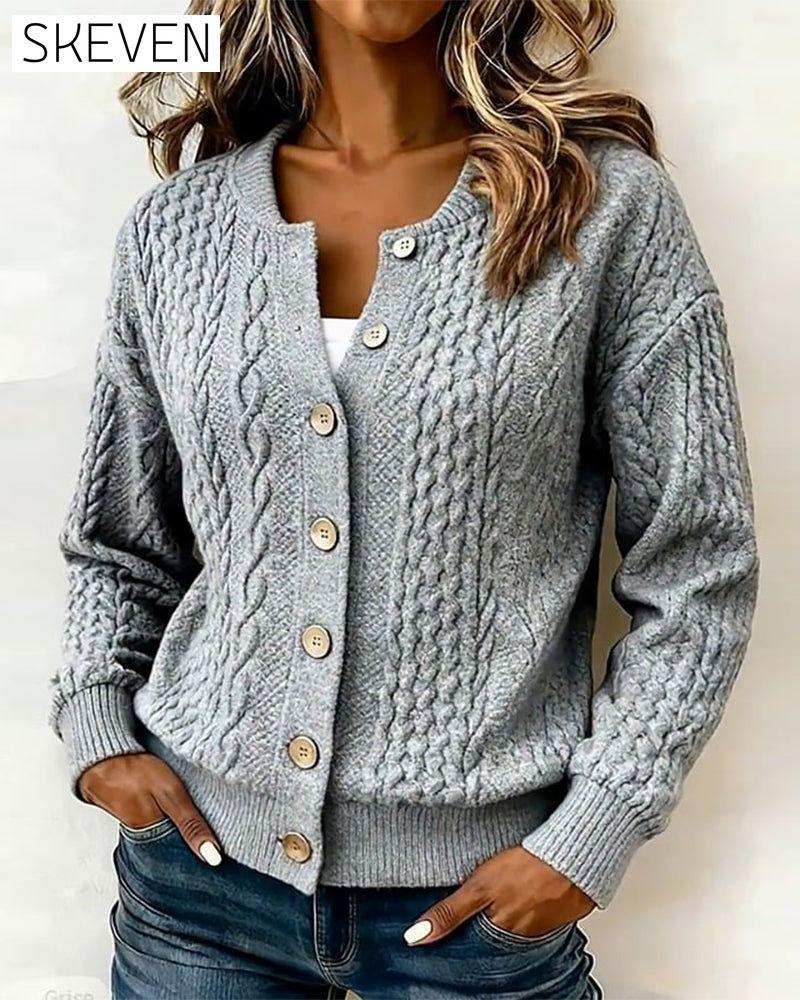 Lässige Zopfstrickjacke mit Knöpfen