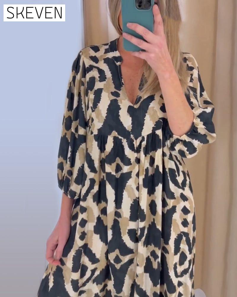 Langes, bedrucktes Freizeitkleid mit V-Ausschnitt