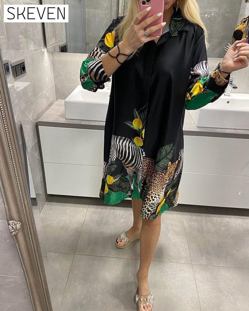 Locker geschnittenes Kleid mit Tigerprint