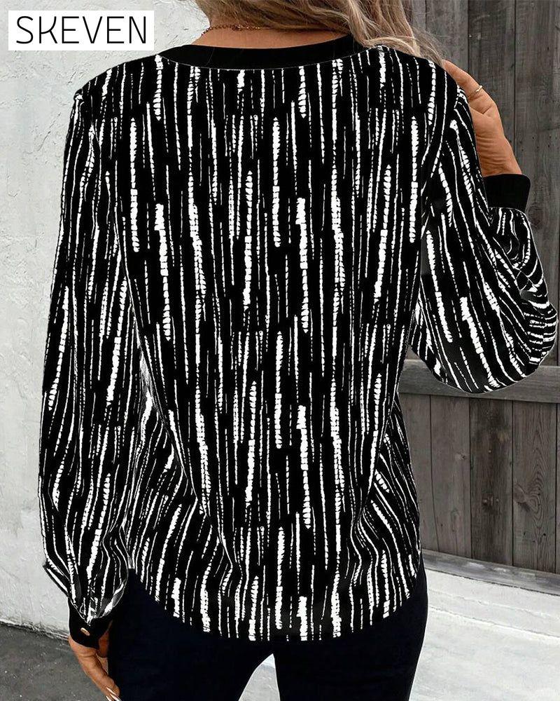 Modische Bluse mit geometrischem Muster