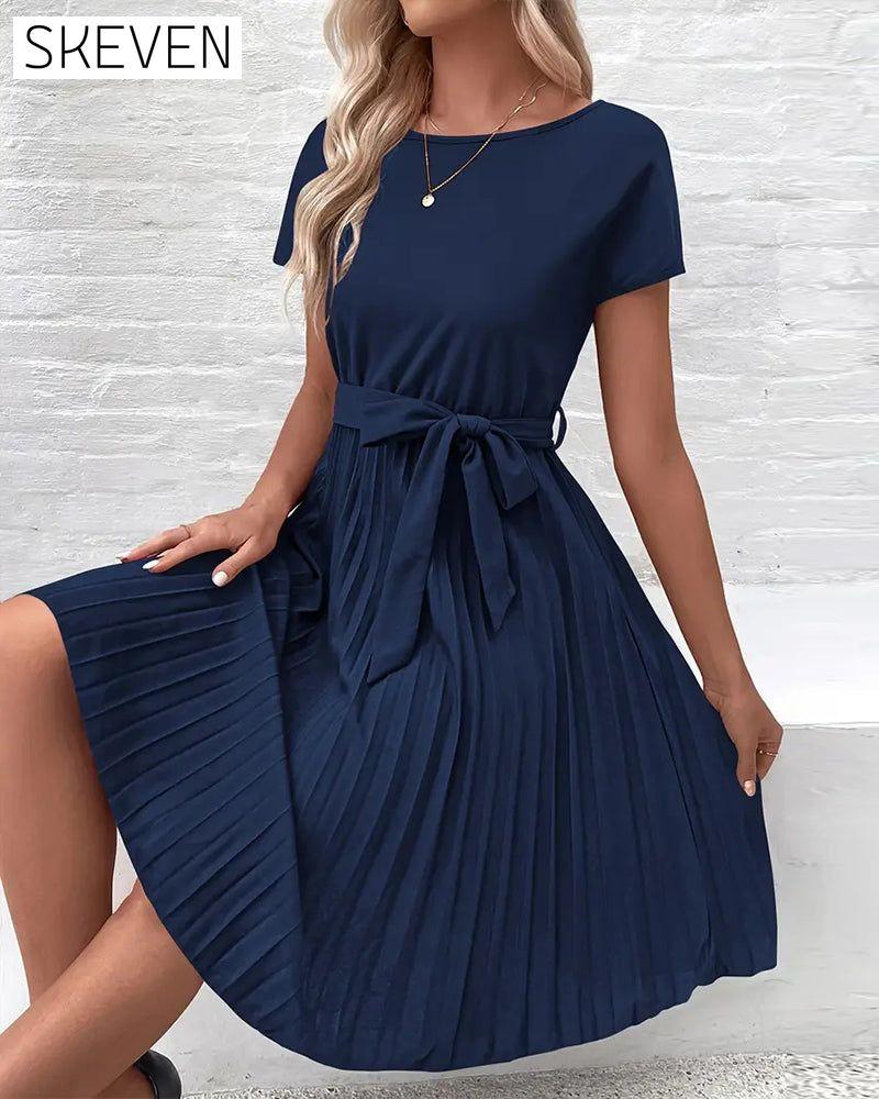 elegantes, einfarbiges, plissiertes Trägerkleid