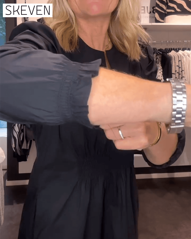 Robe trapèze à manches bouffantes et taille haute
