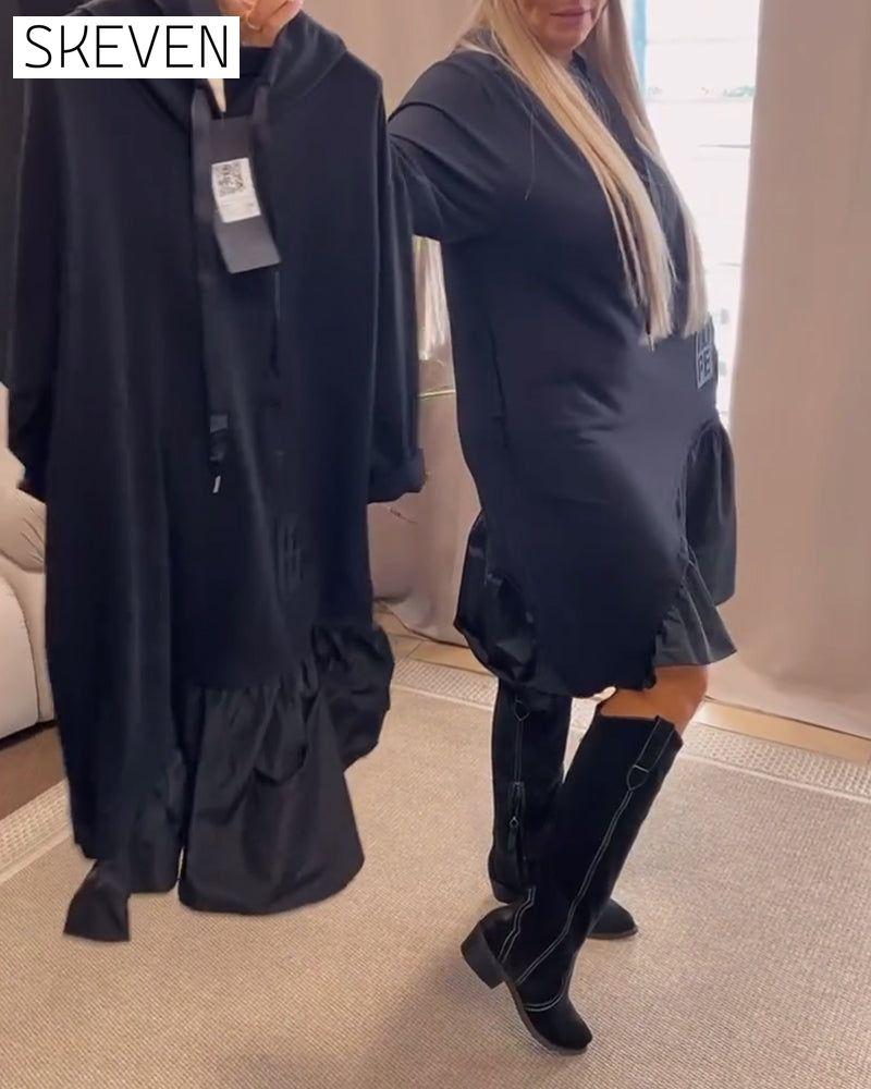 Langärmeliges, locker sitzendes Kapuzenkleid