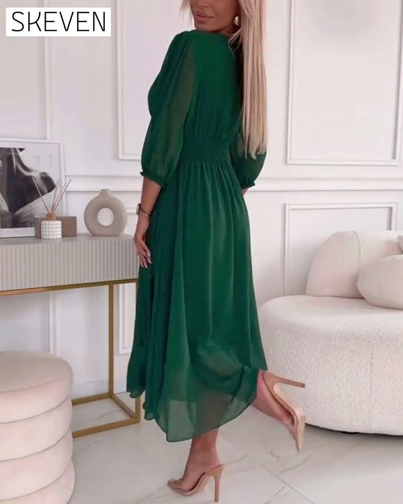 Taillenkleid in Unifarbe mit V-Ausschnitt