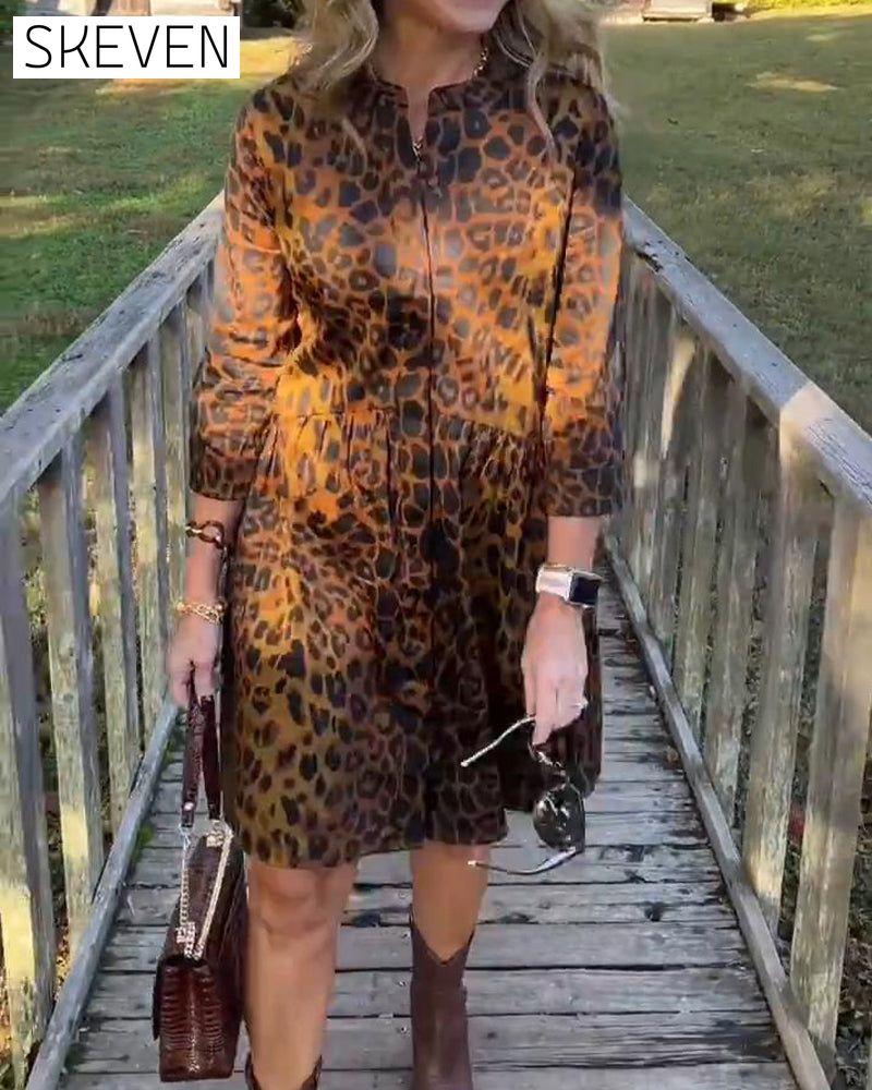 Stilvolles und vielseitiges Kleid mit Leopardenmuster