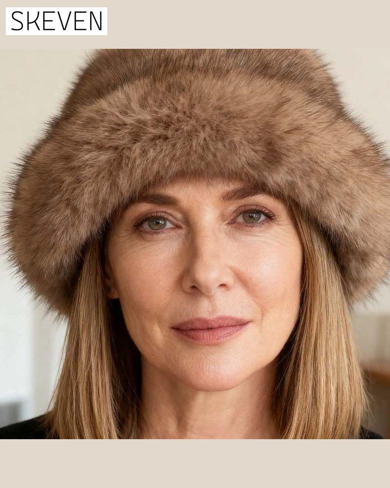 Bequeme und elegante Wintermütze mit Fell