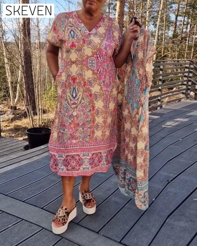 V-Neck Short-Sleeved Printed Shift Dress
