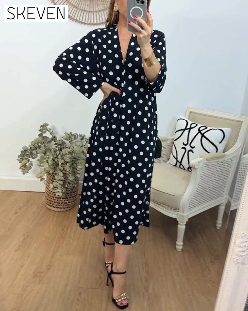 Robe ample à pois et col en V
