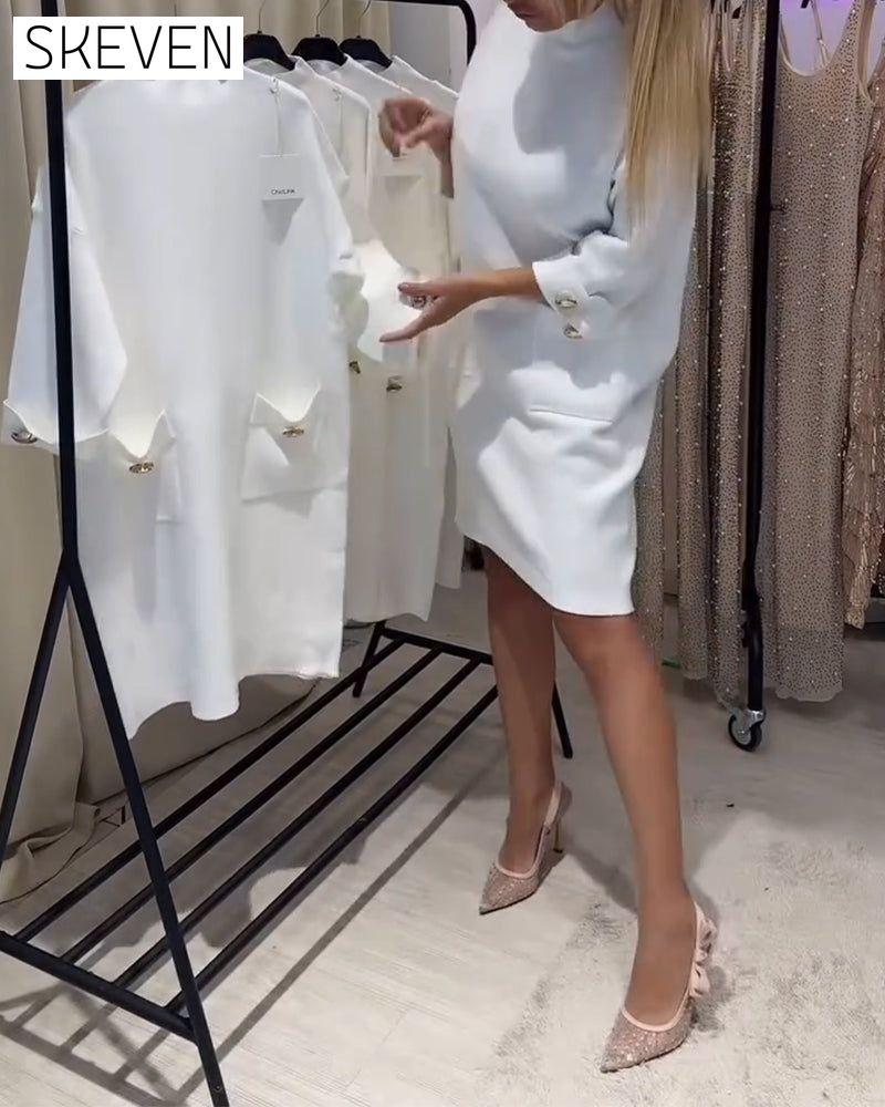 Modisches Kleid mit halben Halsausschnitt und zwei Taschen