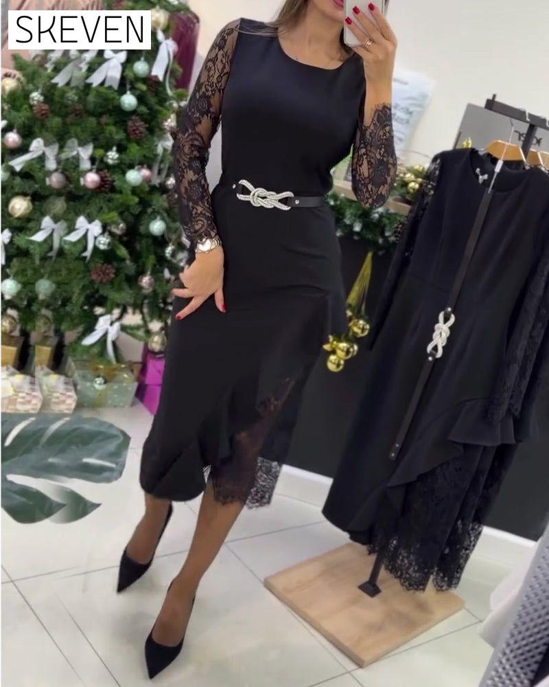 Robe sirène cintrée à ourlet lotus et empiècements en dentelle