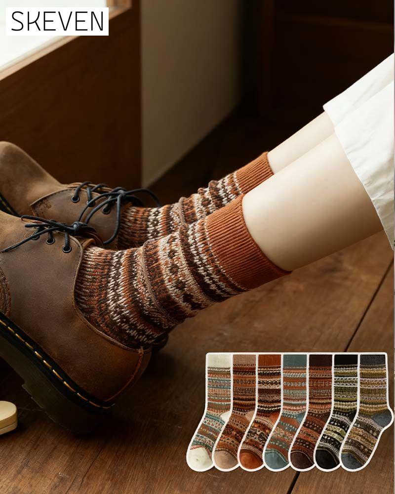 Socken im Retro-Ethno-Stil