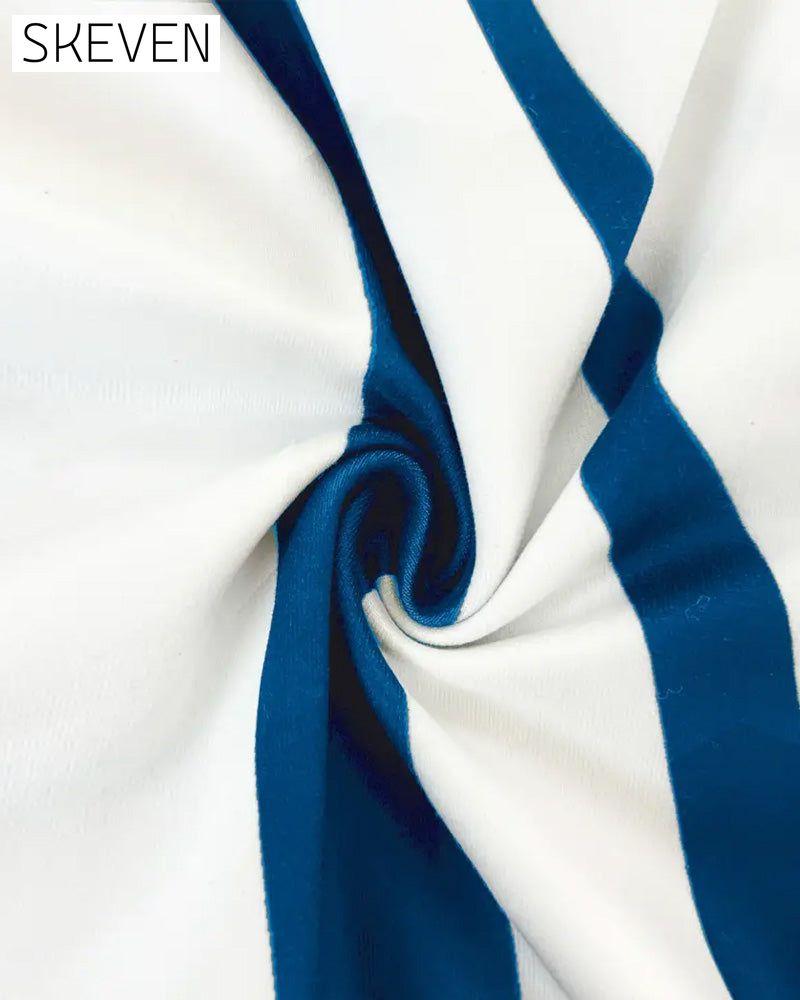 Temperamentvolles und modisches Trägerkleid mit V-Ausschnitt