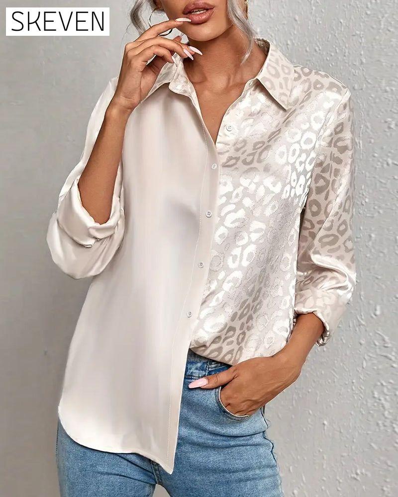 Chemise à empiècements en satin imprimé léopard