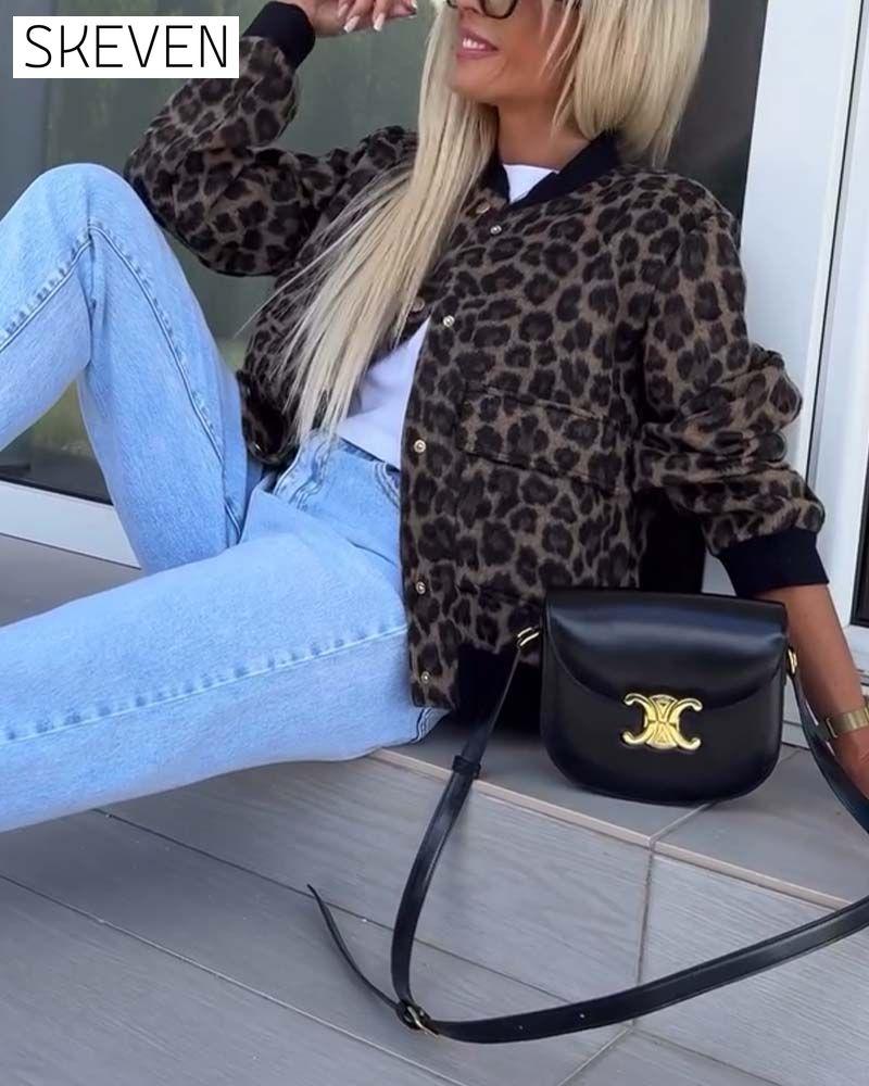Modische Jacke mit Leopardenmuster und Druckknopftaschen