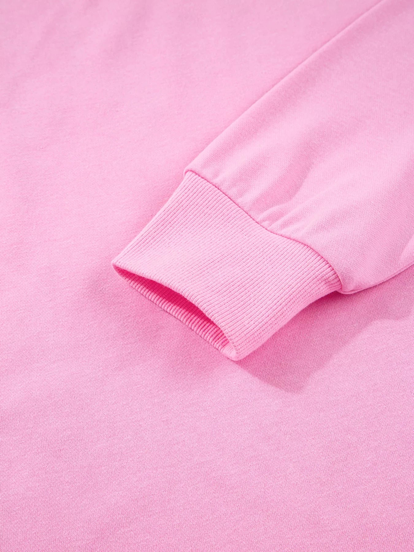 Paillettenbesetztes Sweatshirt mit XOXO-Schriftzug, sichtbaren Nähten und lockerer Passform