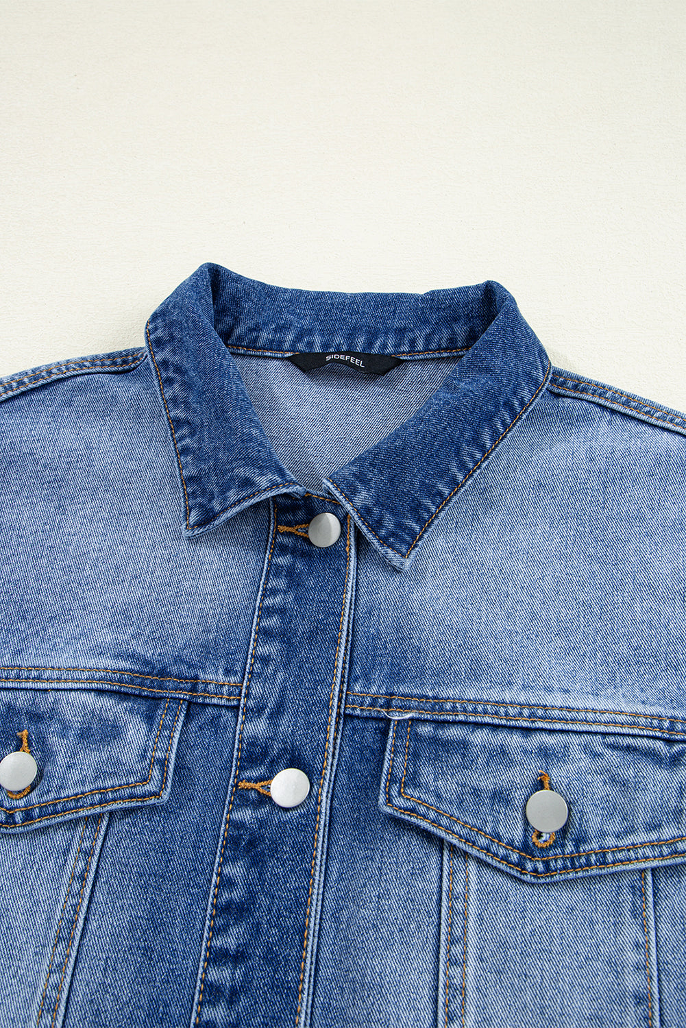 Blue Zone Planet | Pfauenblaue Jeansjacke mit Rüschen und offenem Saum, Kurzarm