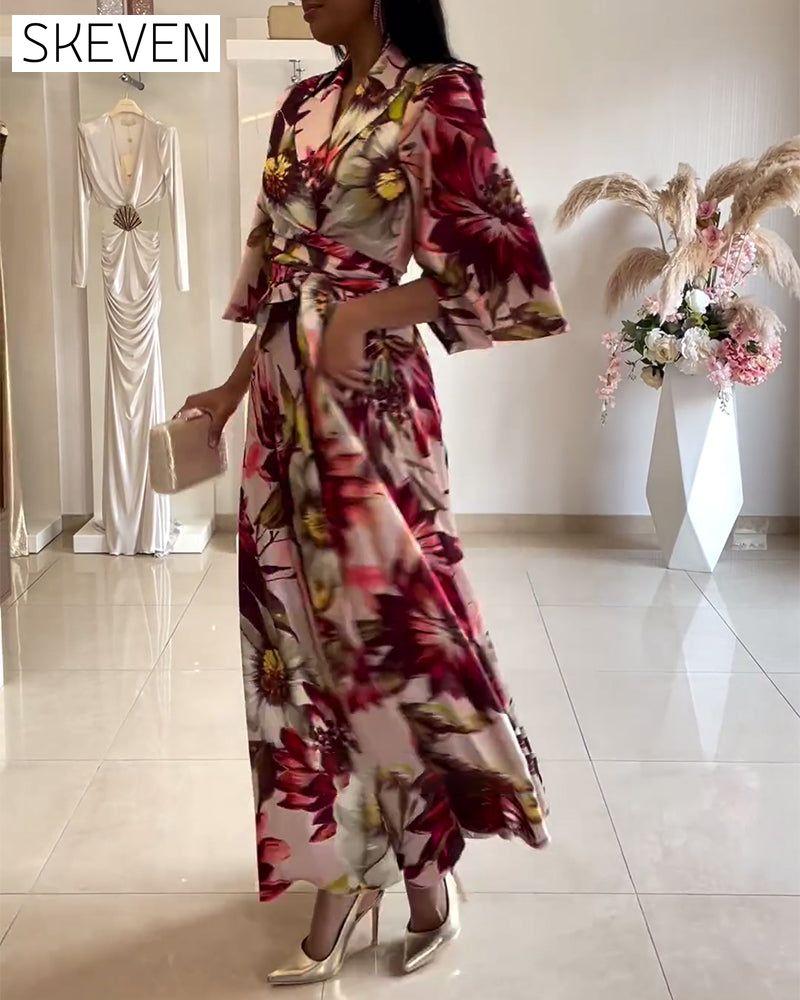 robe à revers à imprimé floral et manches trois-quarts lacée