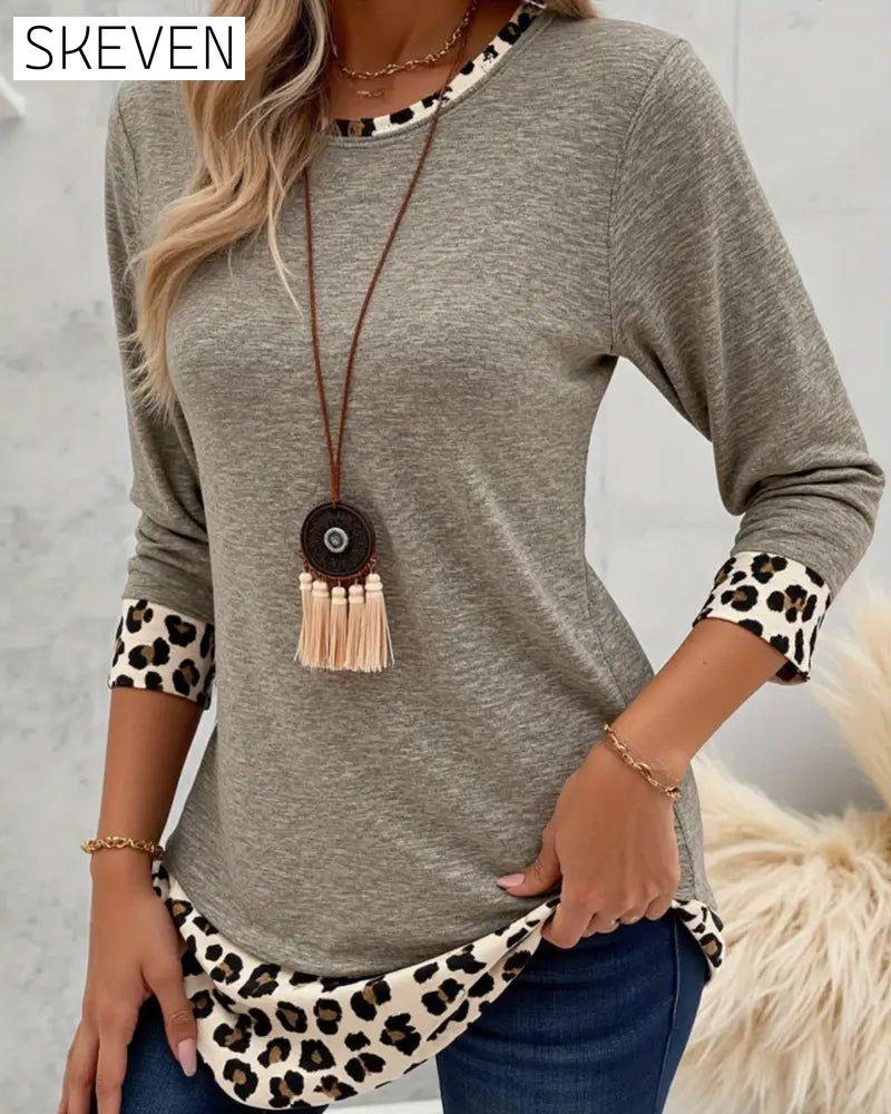 Rundhals-Top mit Leopardenmuster