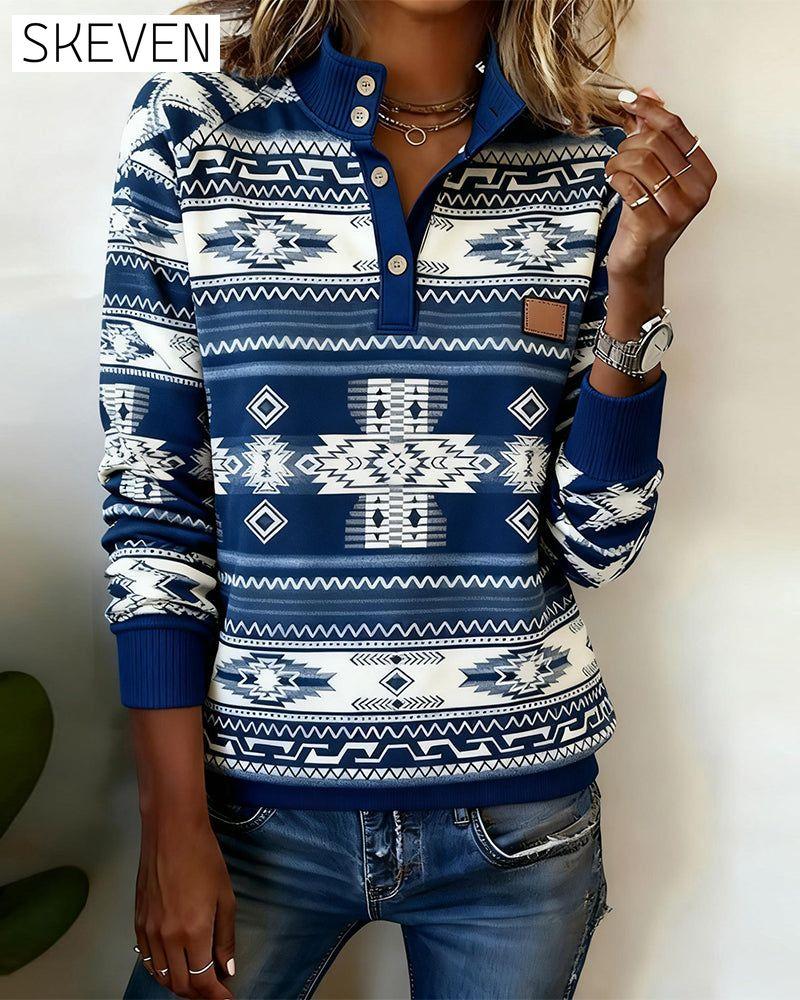 Sweatshirt mit Lederetikett und Knopfaufdruck