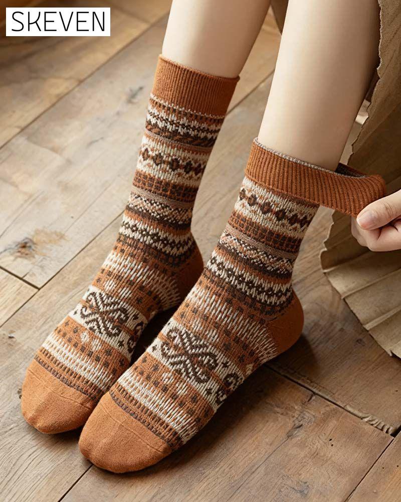 Socken im Retro-Ethno-Stil
