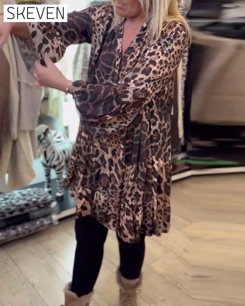 Kleid mit Leopardenmuster und langen Ärmeln
