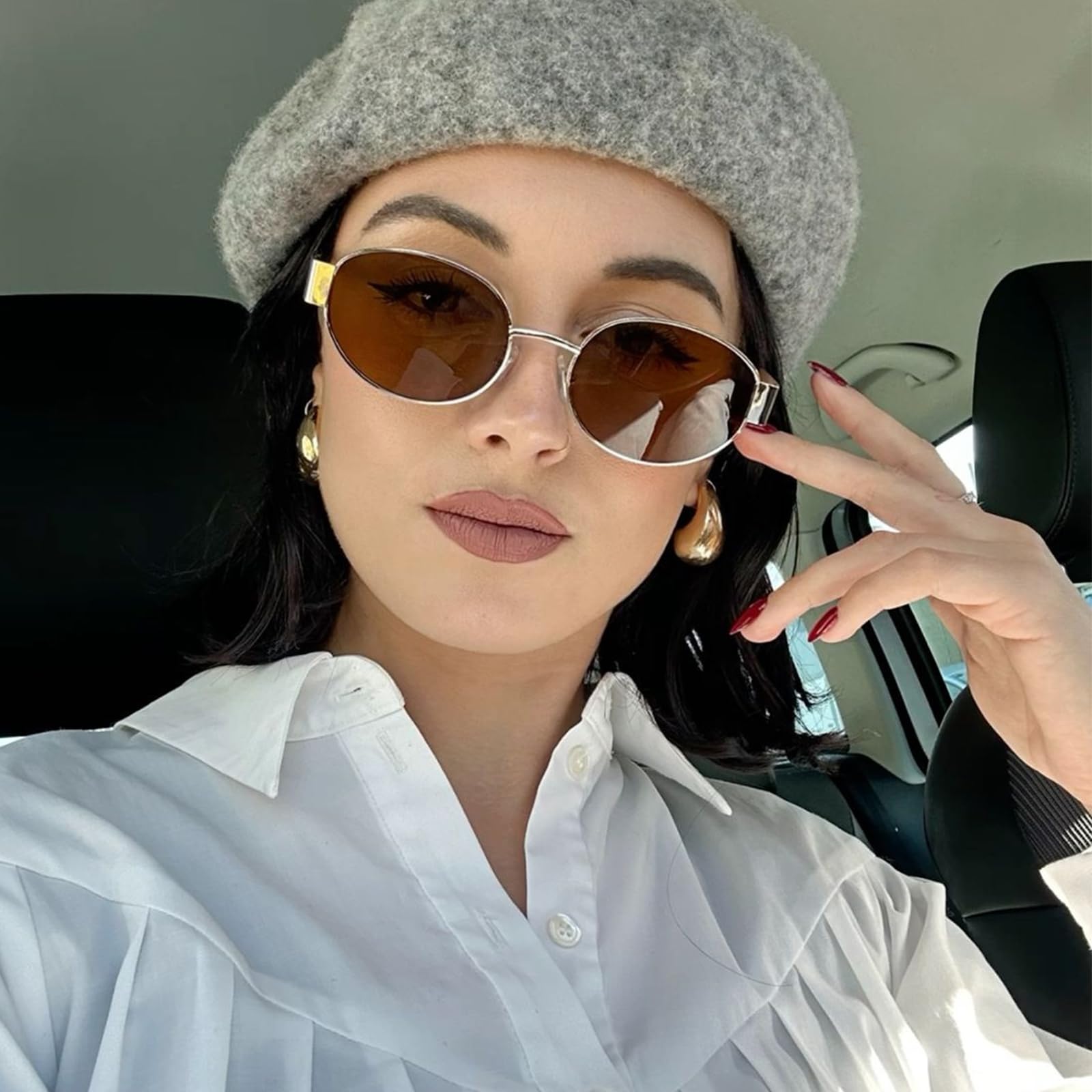 Sleek Oval Sunglasses for Women - Travel Essential