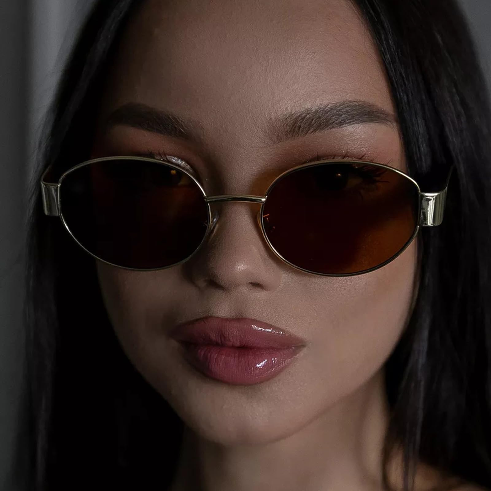 Sleek Oval Sunglasses for Women - Travel Essential