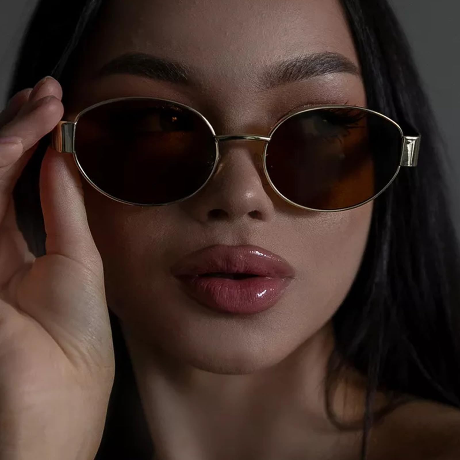 Sleek Oval Sunglasses for Women - Travel Essential