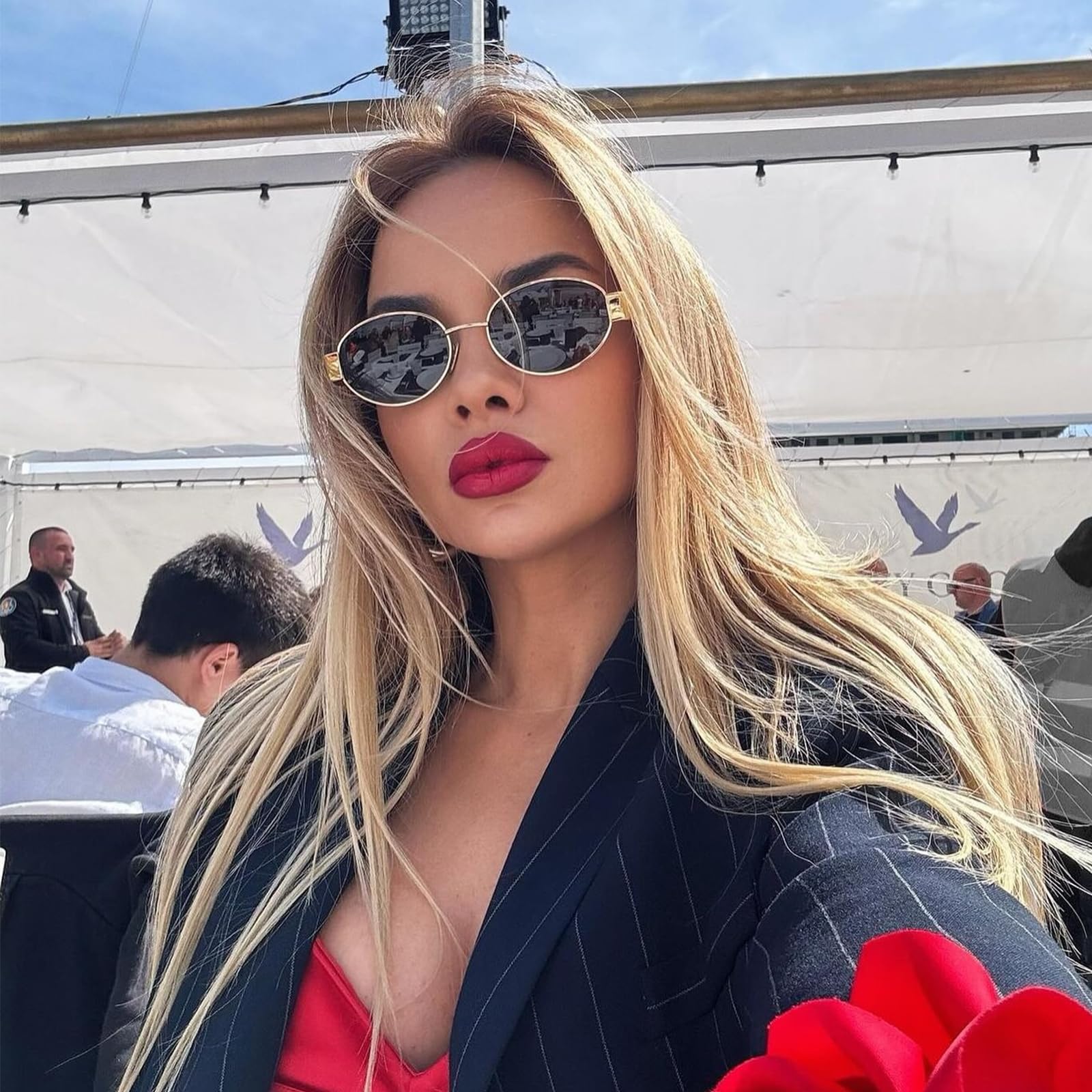 Sleek Oval Sunglasses for Women - Travel Essential