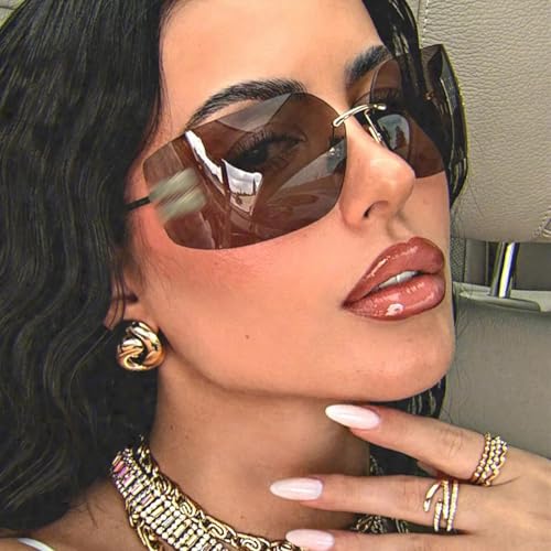 Chic Oversized Sunglasses for Women Travelers