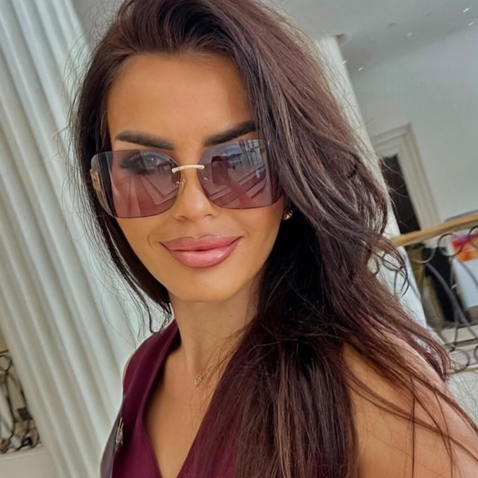 Chic Oversized Sunglasses for Women Travelers