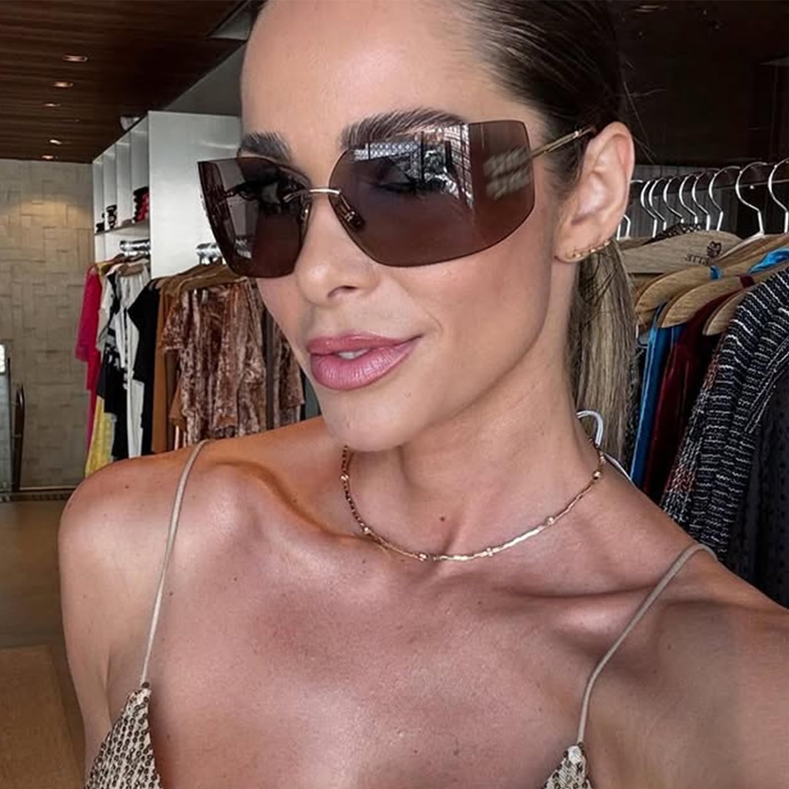 Chic Oversized Sunglasses for Women Travelers