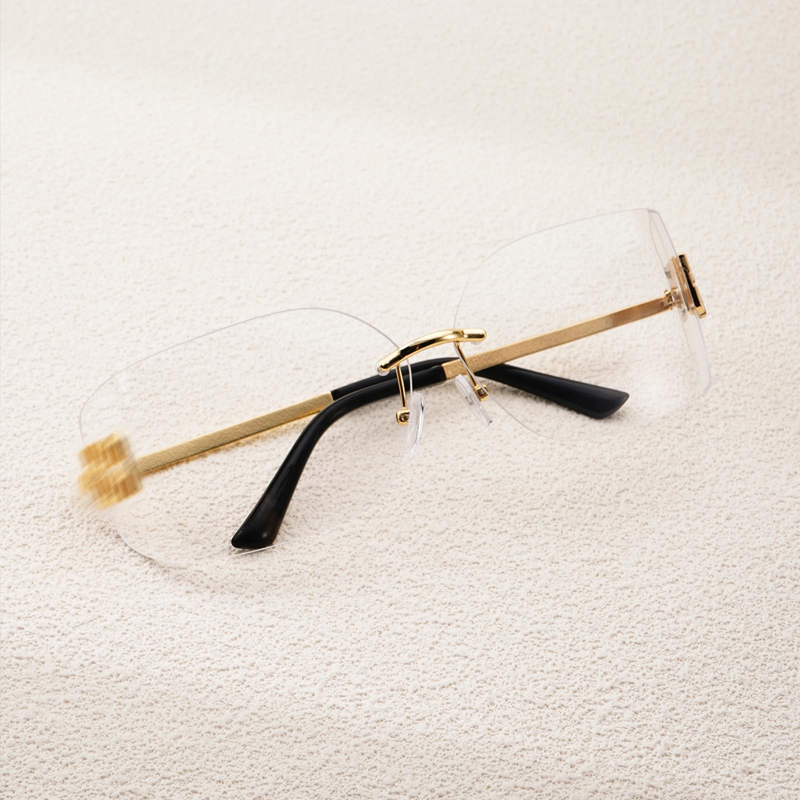 Chic Oversized Sunglasses for Women Travelers