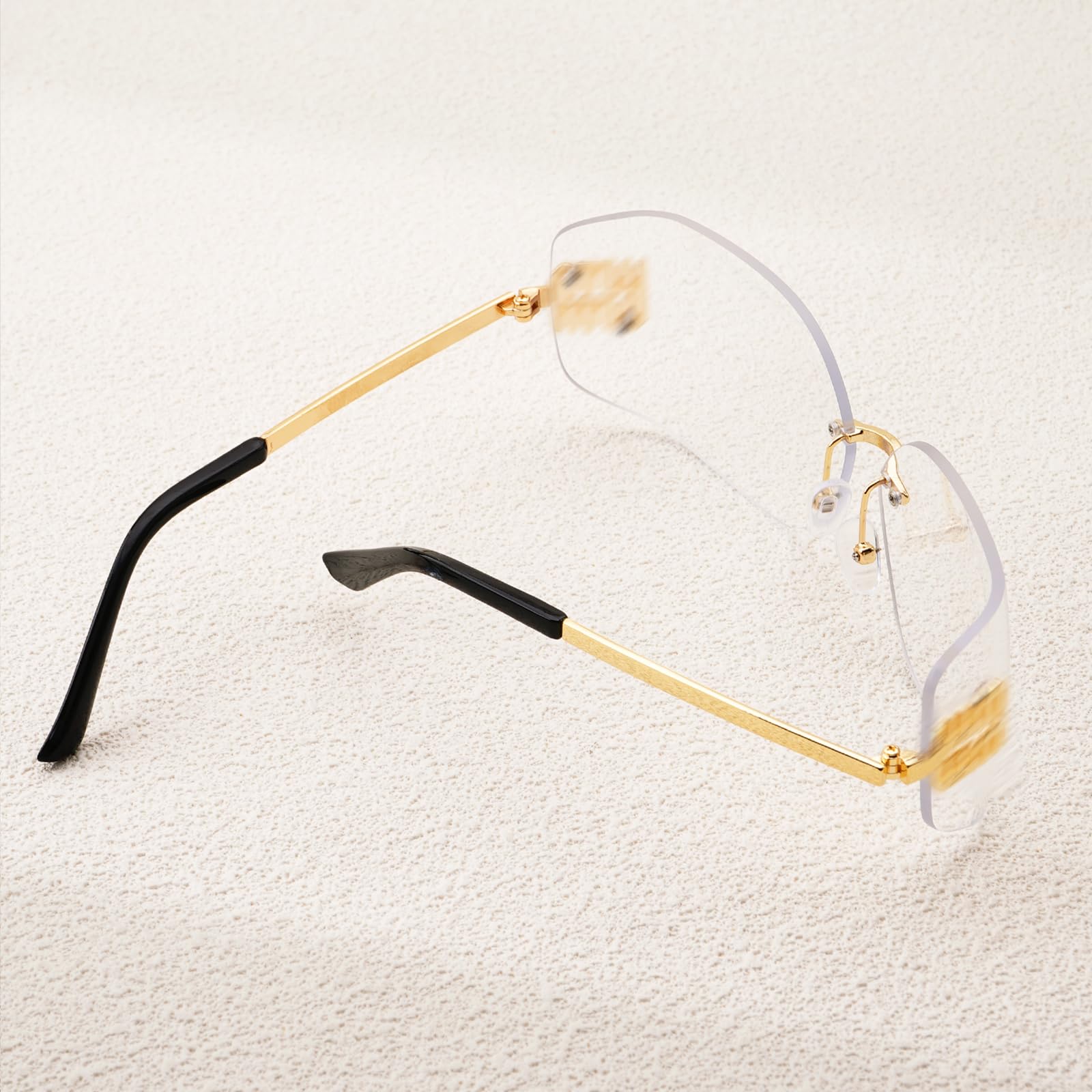 Chic Oversized Sunglasses for Women Travelers
